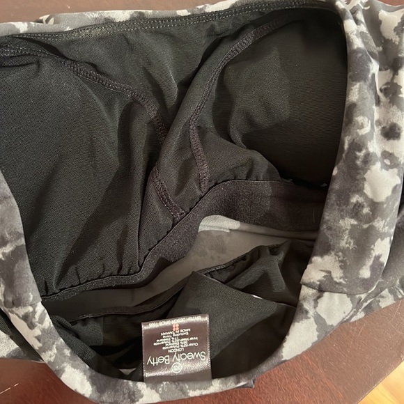 Sweaty Betty Power Workout Crop Top in Camo, size XS - Picture 7 of 10